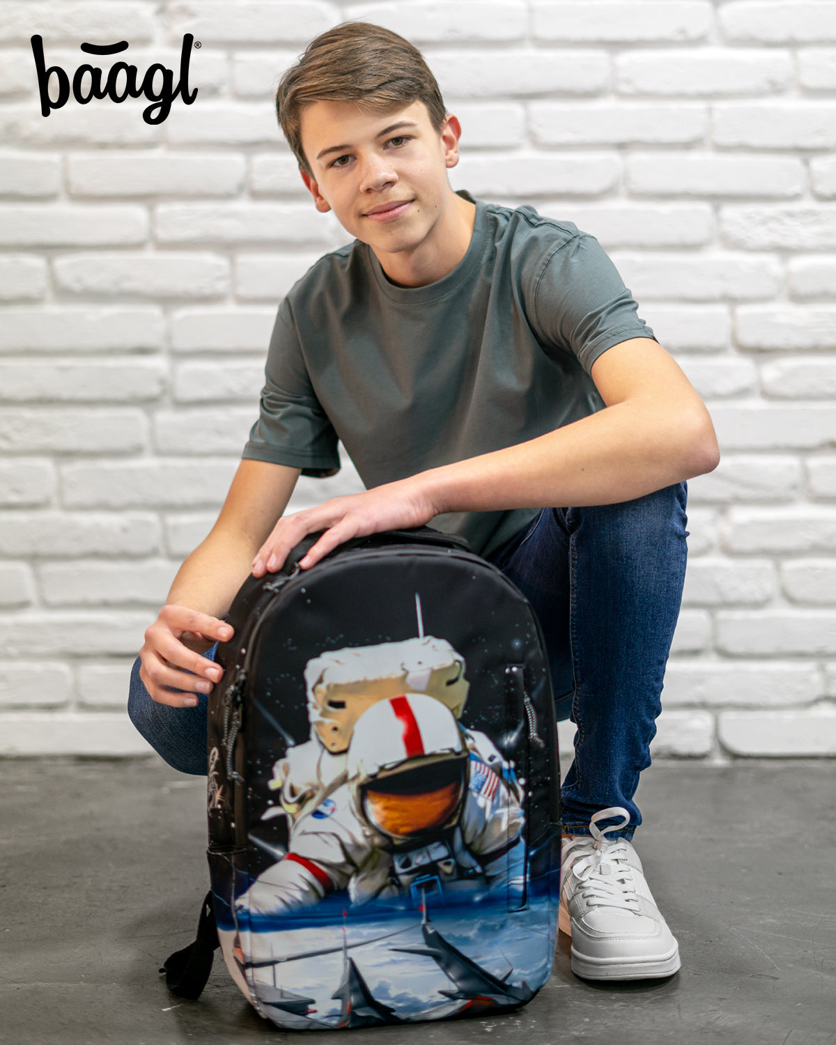 Backpack eARTh Cosmonaut