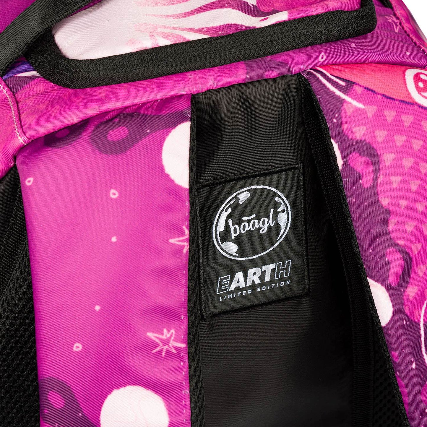 Backpack eARTh - Ufo by Mára Čmára